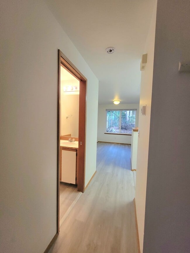 Building Photo - 2804 Pine Rd NE