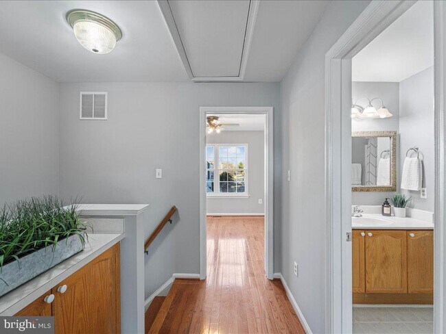 Building Photo - 564 Radford Terrace NE