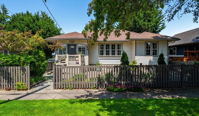 Building Photo - Charming updated 1920s 3BD 3BA