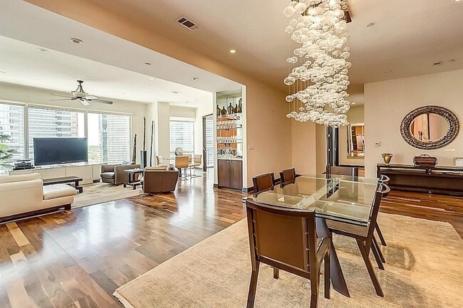 Building Photo - 1600 Post Oak Blvd