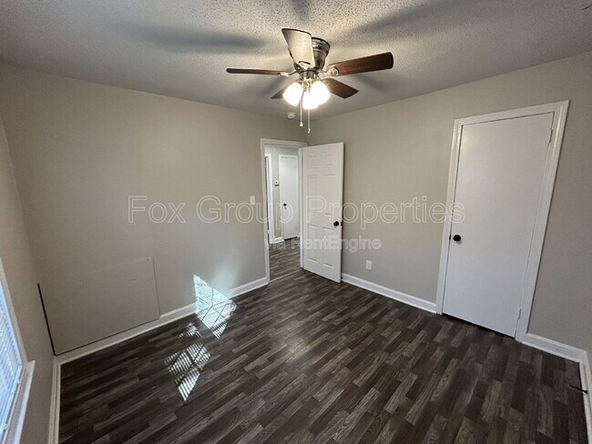 Building Photo - 402 S Yates St