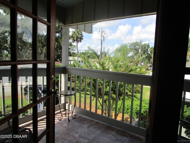 Building Photo - 5543 W Bayshore Dr