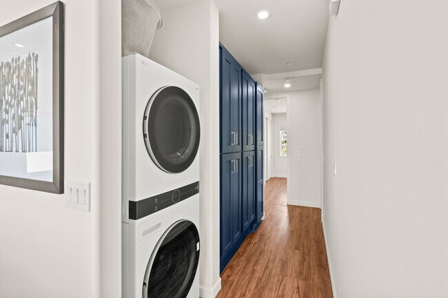 Building Photo - 1251-1253 Van Nuys St