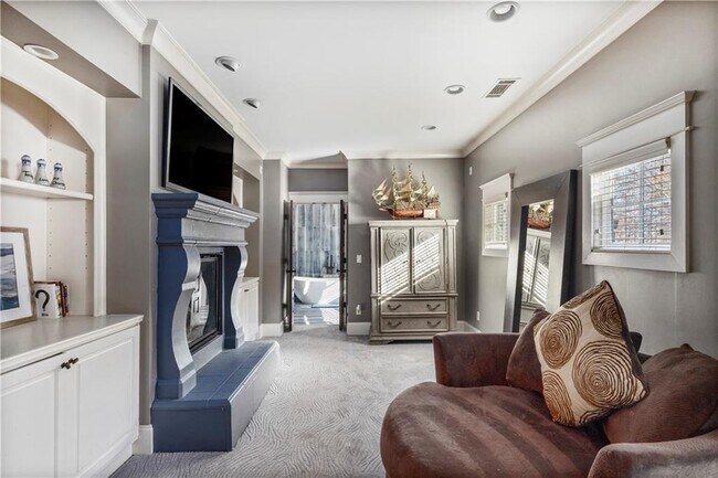 Building Photo - 2125 Cooper Lake Dr SE