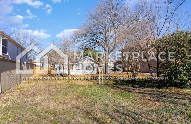 Building Photo - 312 Maple St