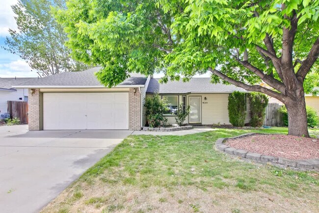 Building Photo - 925 N Stonehenge Way