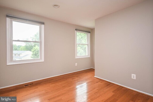 Building Photo - 9627 Locust Hill Dr