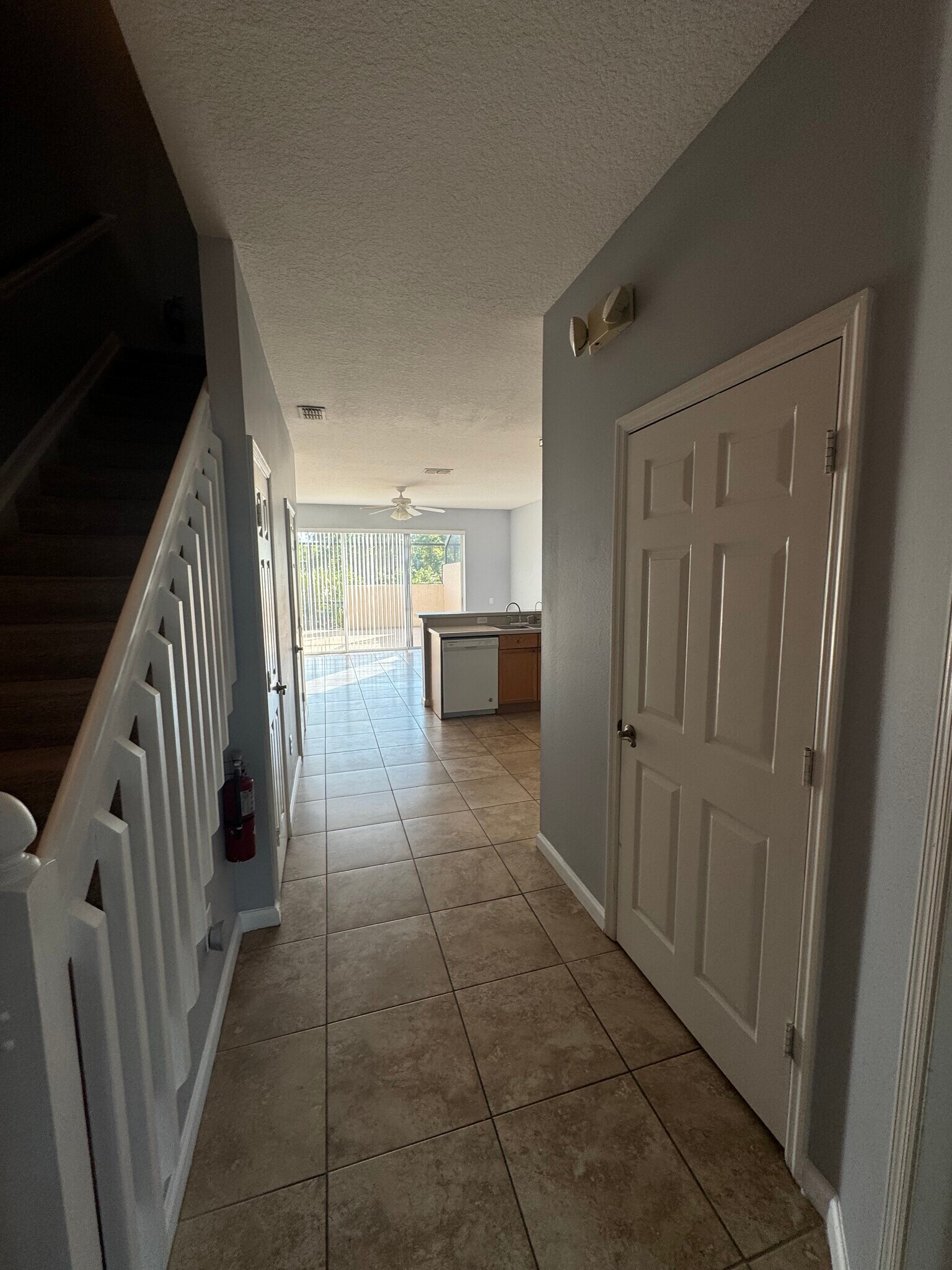 Building Photo - 2368 Silver Palm Dr