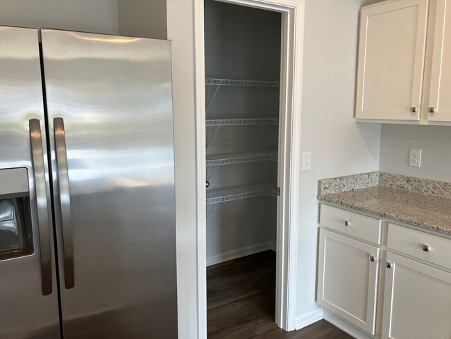 Building Photo - 3 Bedroom 2 Bathroom House- Groves at Sout...