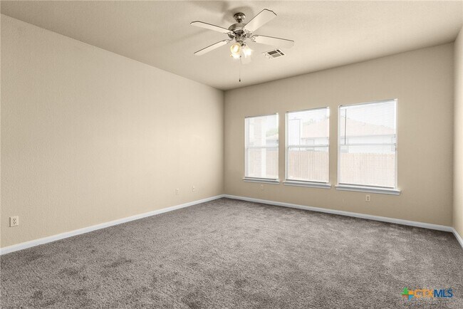 Building Photo - 118 Lone Shadow Dr