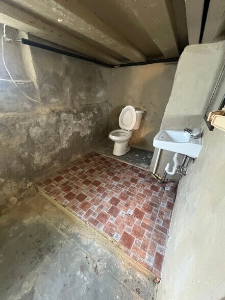 Building Photo - 5659 BLAKEMORE