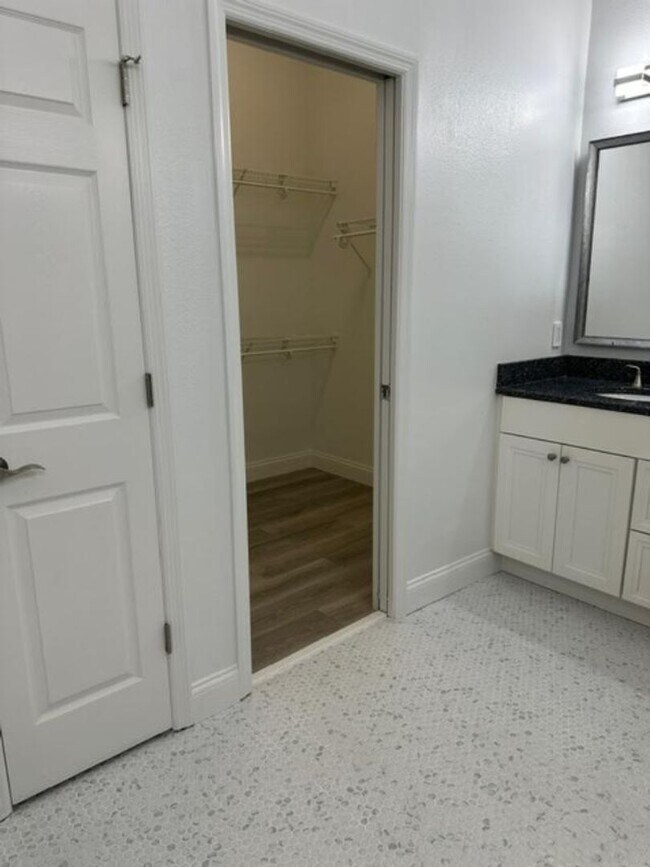 Building Photo - Completely remodeled 4 Bedroom 2 Bath sing...