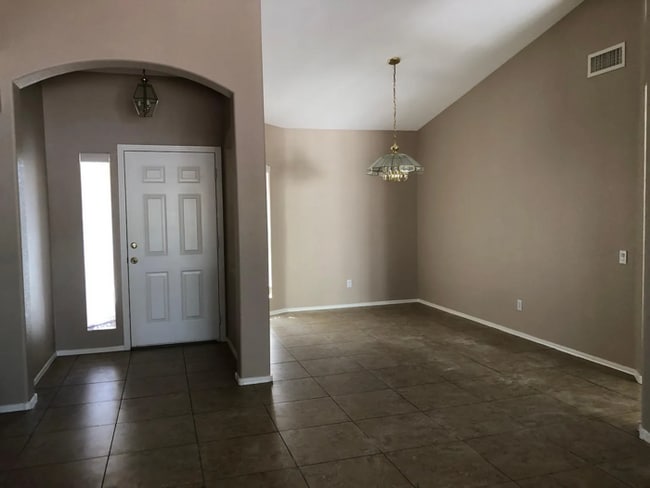 Building Photo - COMING SOON! 3 Bed/ 2 Bath Home in Arrowhead Lakes
