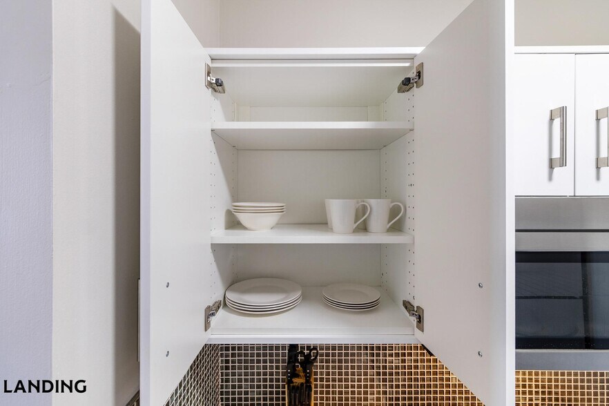 Building Photo - 265 College St