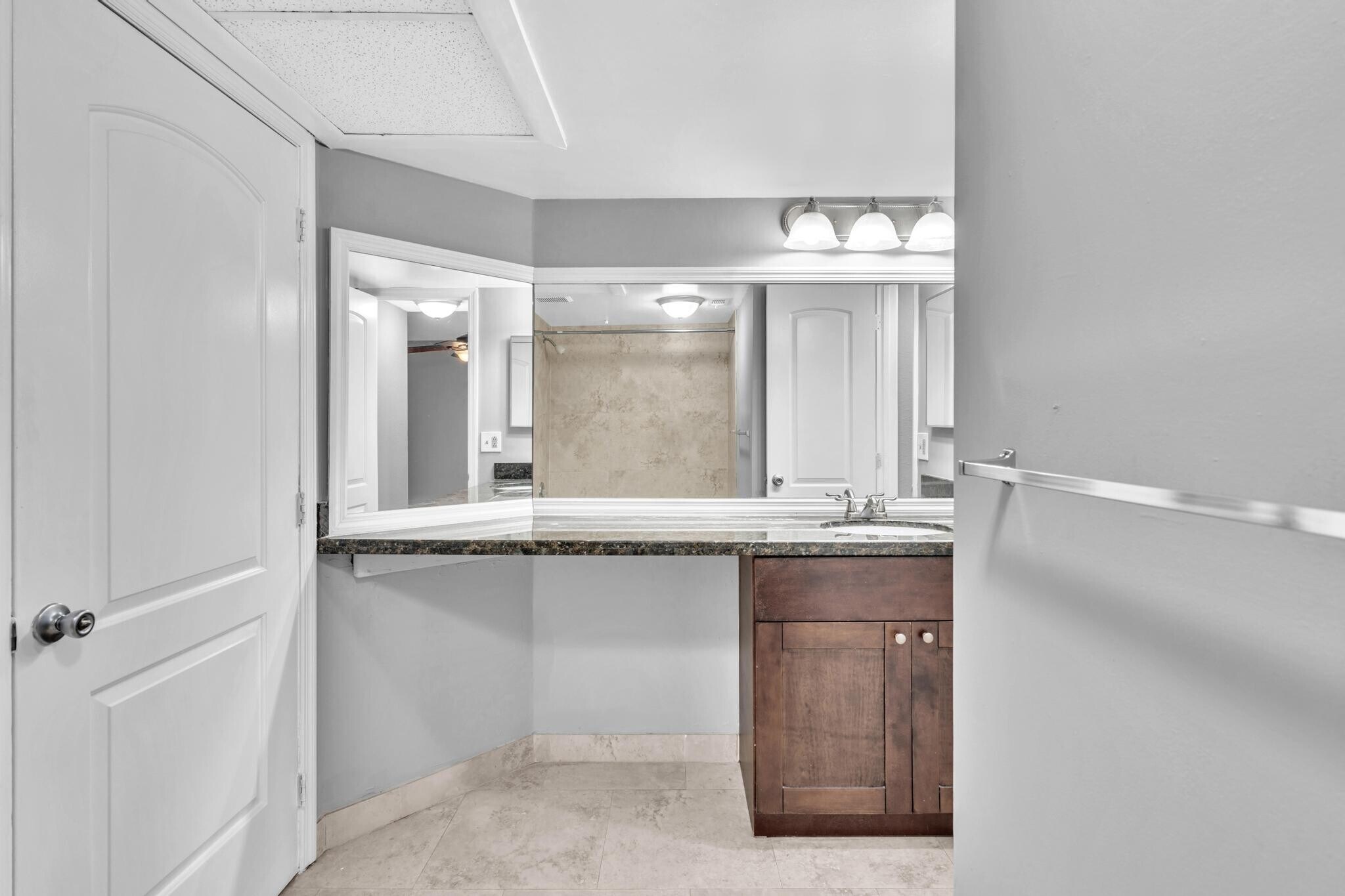 Building Photo - 2881 N Oakland Forest Dr