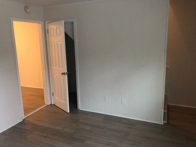 Building Photo - Azalea Apartments