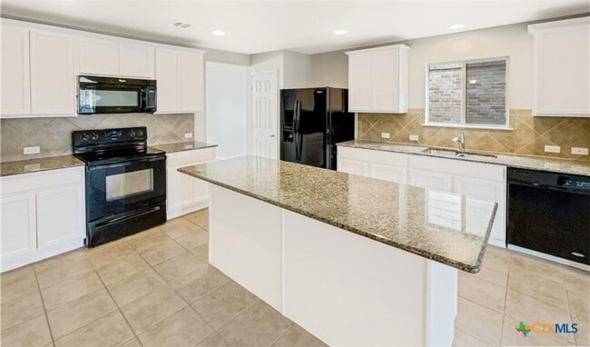 Building Photo - 1321 Daffodil Dr