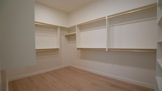 Building Photo - 605 N Idaho Ave