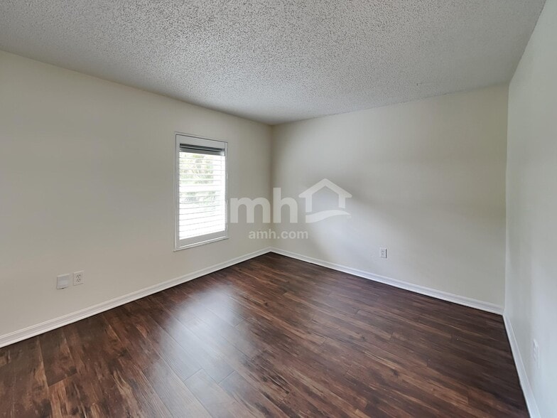 Building Photo - 1234 SW Alesio Ln