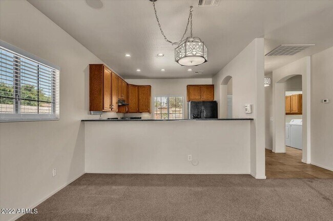 Building Photo - 902 E Madeline Dr