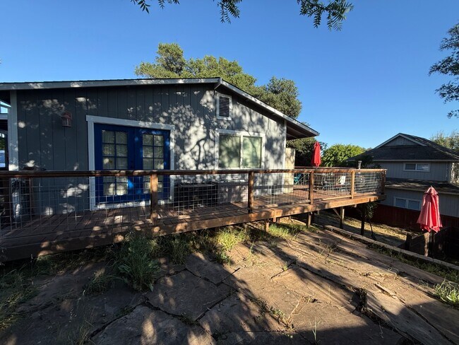 Building Photo - 300 IOLI Ranch Cir