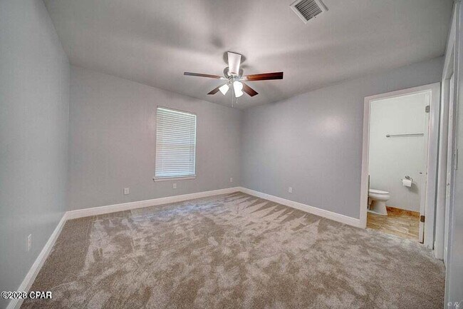 Building Photo - 350 Greenwood Cir