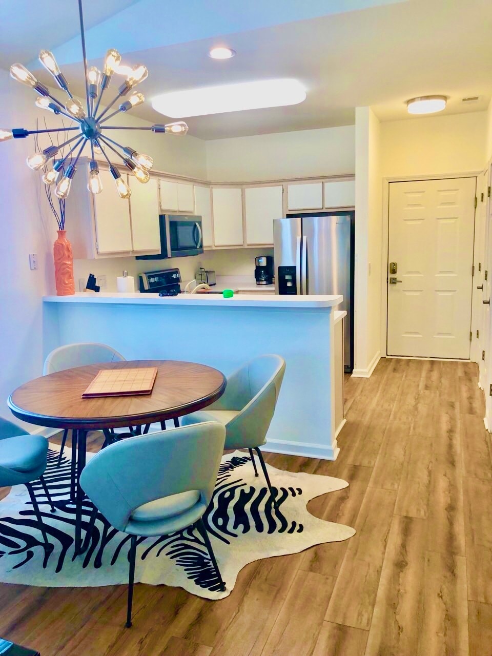 Building Photo - 1294 River Oaks Dr