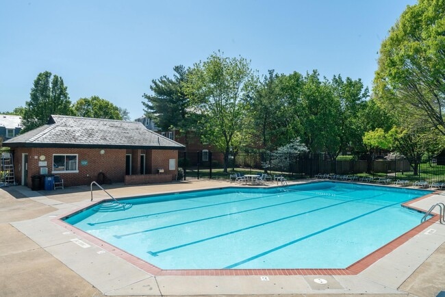 Building Photo - 3011 S Buchanan St