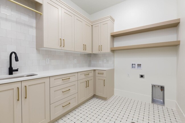 Building Photo - Beautiful single story with 4 bedrooms close to Crimson High School