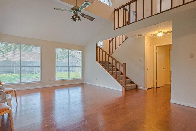 Building Photo - 3812 Redbud Dr