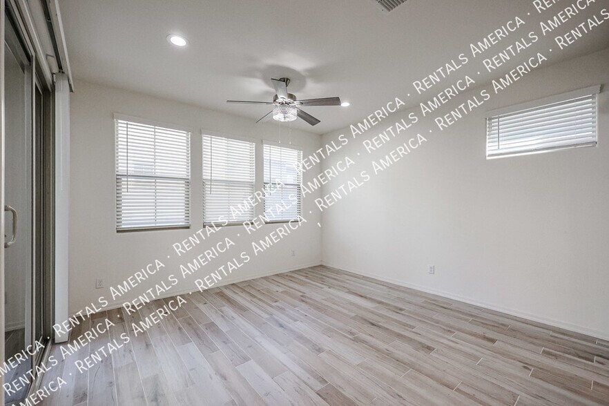 Building Photo - 1095 S Sunset Dr