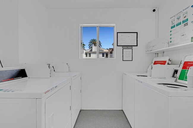 Building Photo - 1422 Rock Glen Ave