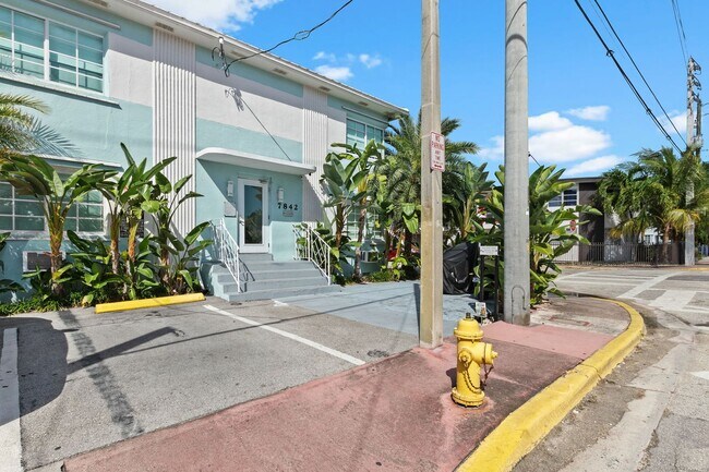 Building Photo - Resort-Style 1-Bedroom Apartment in Prime Miami Beach Location!