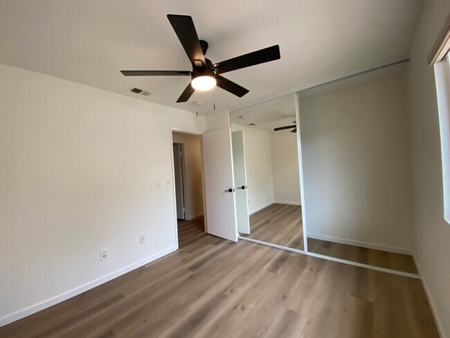 Building Photo - Spacious 4 Bedroom 2 Bath in Desirable Oceanside!