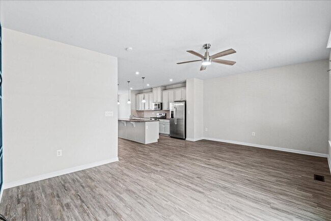 Building Photo - Elegant Townhome Close to I-95 and Downtow...