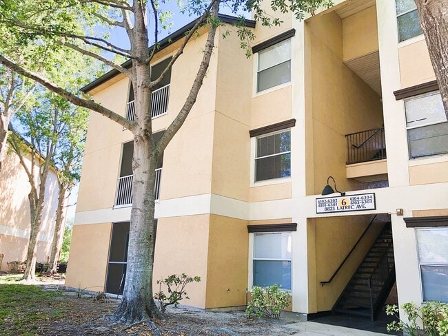 Building Photo - Charming 2/2 Spacious Condo with a Screened Balcony in the Highly Desired Dr. Phillips Area - Orl...