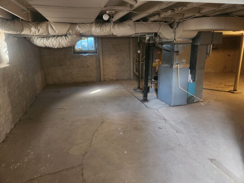 Building Photo - 5928 Fontana St