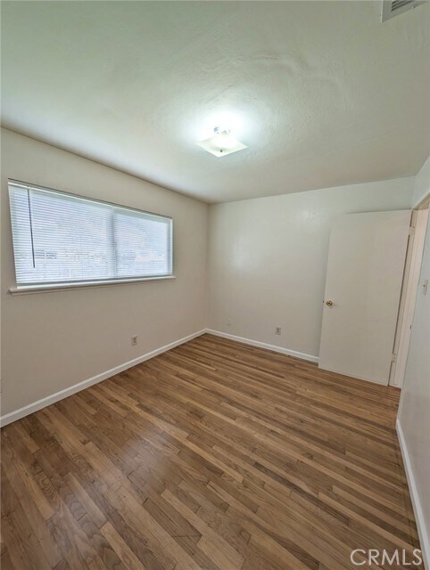 Building Photo - 877 Pearl Dr