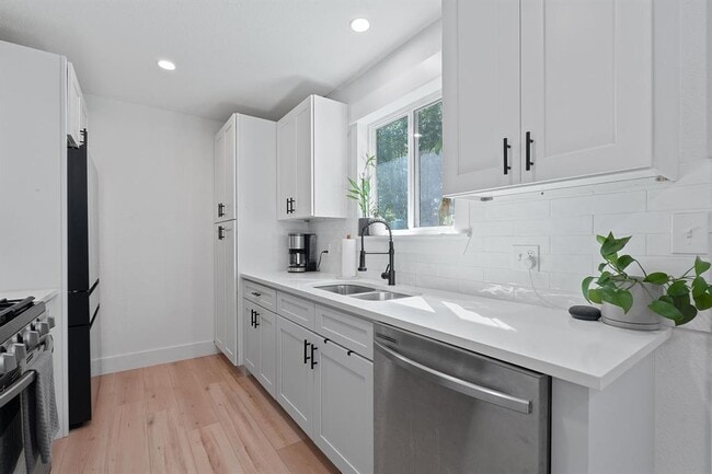 Building Photo - 5001 Dove Springs Dr