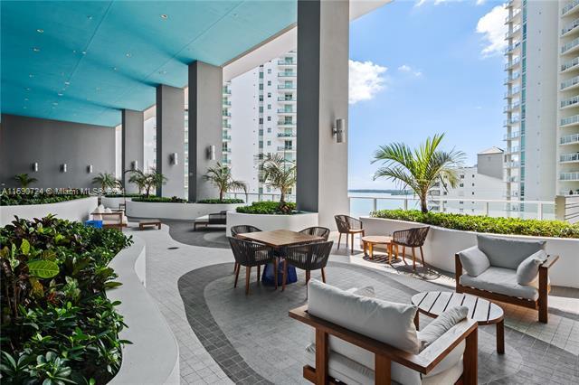 Building Photo - 1300 Brickell Bay Dr