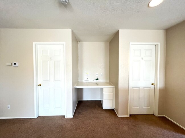 Building Photo - 4130 Prairie Dunes Dr