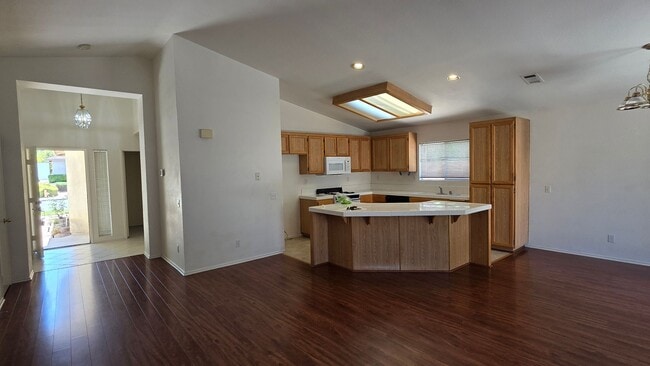 Building Photo - Available 3 bedroom, 2-bath in Temecula