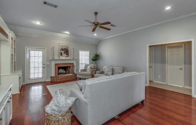 Building Photo - 340 Willow Ridge Cove