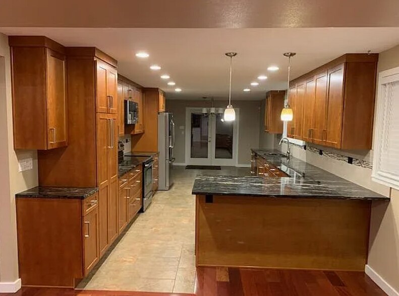 Large kitchen - 13234 SE 261st St