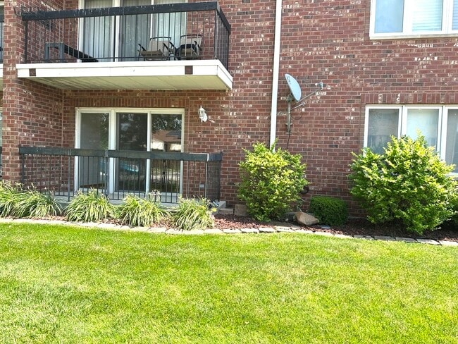 Building Photo - 9529 Minnick Ave