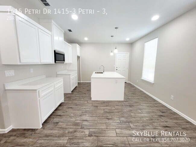 Building Photo - 1415 Petri Dr