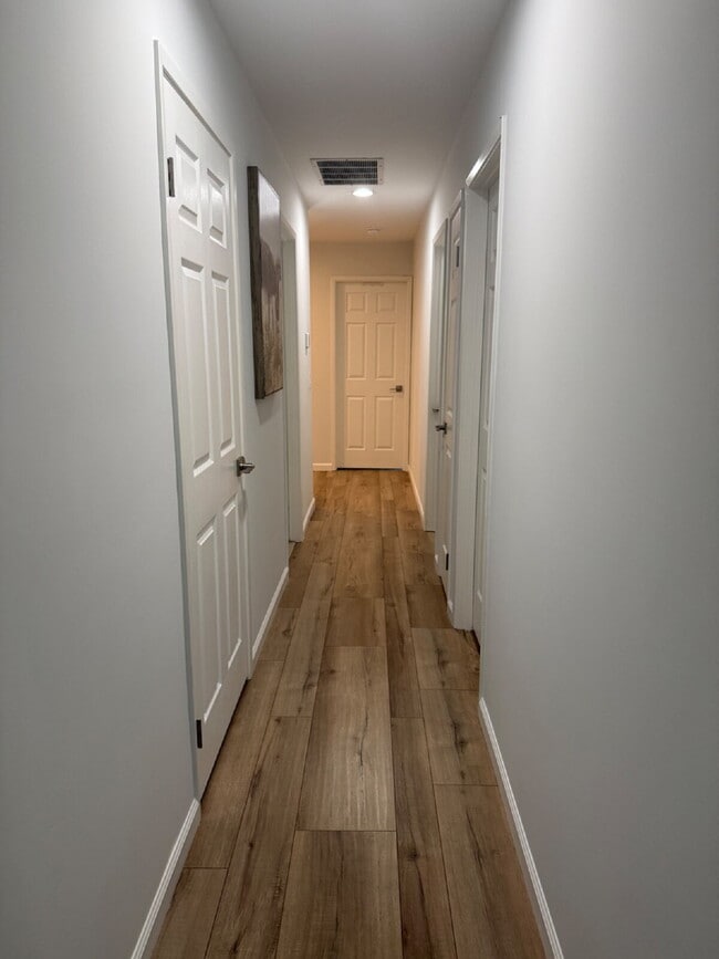 Building Photo - Stunning Fully Remodeled 4-Bedroom 2 Bathroom Home with Designer Kitchen & Spacious Open Layout i...