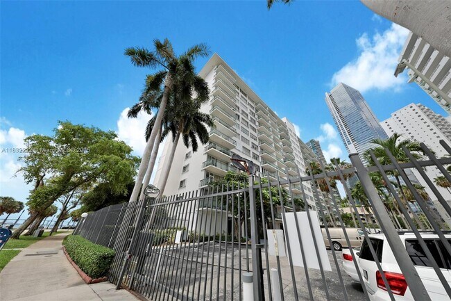 Building Photo - 1408 Brickell Bay Dr