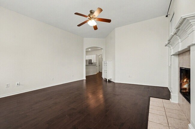 Building Photo - 1707 Briarhollow Dr