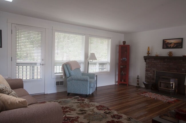 Building Photo - 1205 NW Crosby Ave